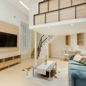 https://bpm-squares-and-dots-apartment.inbudapesthotels.com